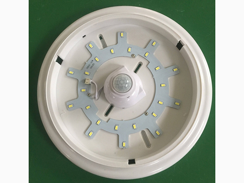 led燈通電后一閃一閃是時(shí)亮?xí)r不亮開(kāi)燈靠緣分，這種情況怎么解決